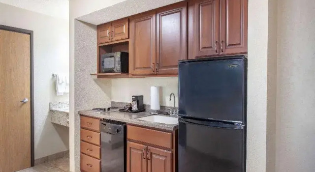 Четырёхместный люкс Superior AmericInn by Wyndham Mankato Event Center near MSU