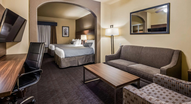 Четырёхместный люкс Best Western Plus Hill Country Suites