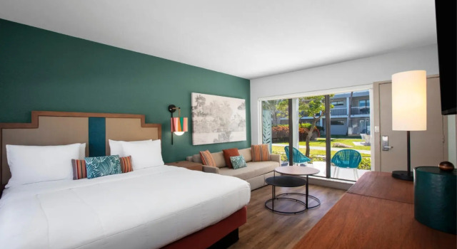 Полулюкс The Beachcomber St. Pete Beach Resort & Hotel