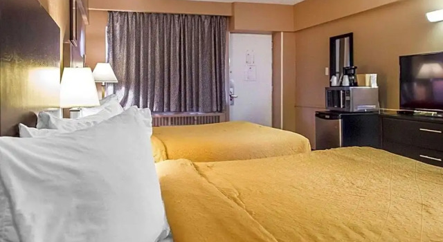 Четырёхместный номер Deluxe Econo Lodge Downtown