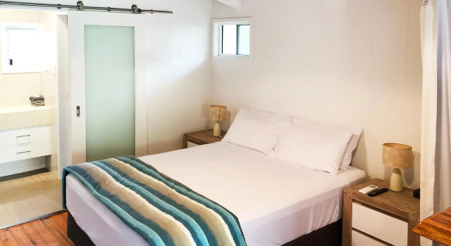 Magnums Airlie Beach