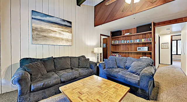 Amenity-rich W/ Hot Tub - Near Ski Area 2 Bedroom Condo, Забронировать Апартаменты/квартира Маммот-Лейкс Маммот, рядом с Поле для гольфа Snowcreek