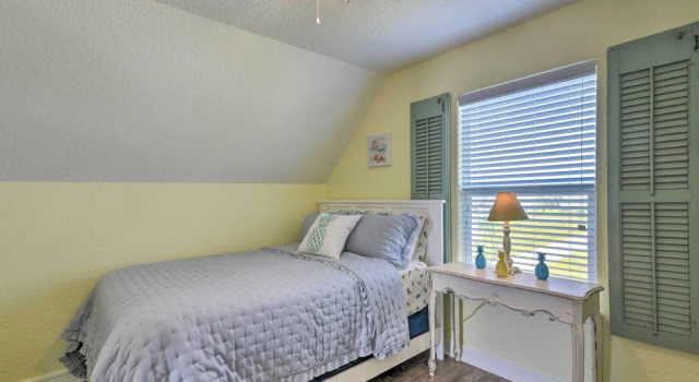 2 Blocks to Gulf: Surfside Beach Family Home!, Varaa Lomakoti Mökit kohteessa Houston, Mökki