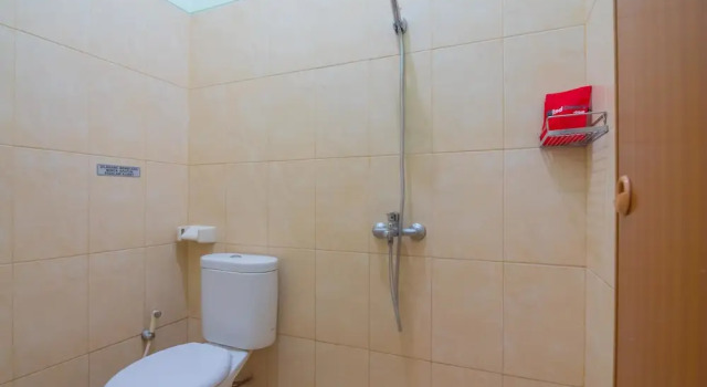 Двухместный номер Standard RedDoorz at Hotel Griya Gatsu Lampung