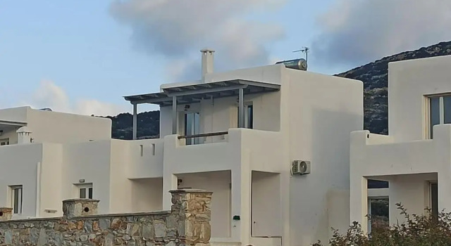 Family-size House in the fields of Naxos 2BR Queen, 2TV, 2WC, Забронировать Дом для отпуска Отели Кастраков с парковкой, Парковка