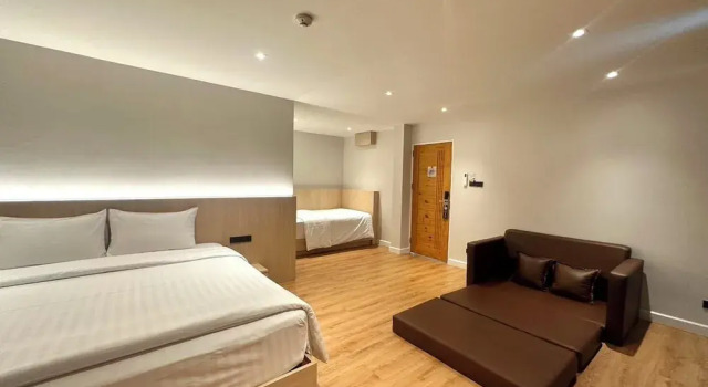 Трёхместный семейный номер Standard с видом на город V1 boutique hotel