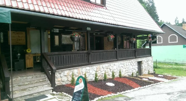 Penzión Pastierňa, Rezerwuj Hotel Hotele w Košický kraj z parkingiem, Parking