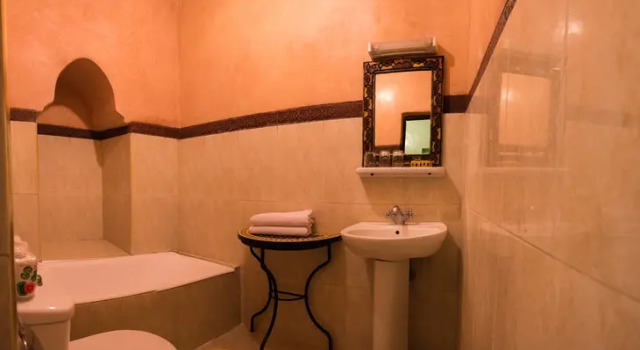 Camera Standard Riad Omar