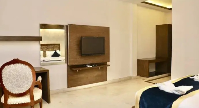 Tivoli Heritage Palace, Rezerwuj Hotel Hotele w Haryana z basenem, Basen