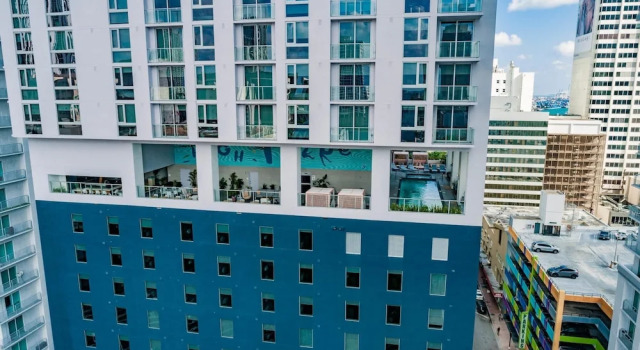 Modern Muse - Luxury Hotel Meets Miami Apartment, Varaa Huoneisto Hotellit Miami Beach uima-altaalla, Uima-allas