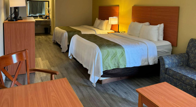 Четырёхместный номер Standard Quality Inn near Manatee Springs State Park