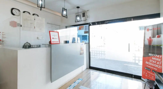 RedDoorz near SM Calamba, Забронировать Отель Каламба 