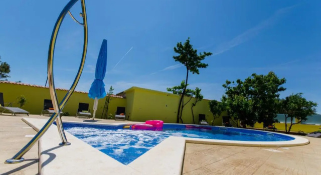 Апартаменты с 3 комнатами Apartments Petra