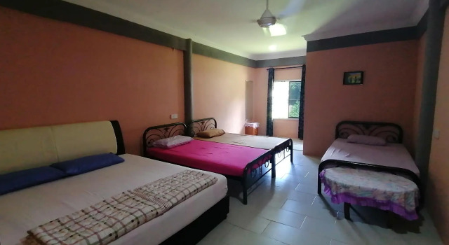 Четырёхместный номер Standard Mulu Diana Homestay