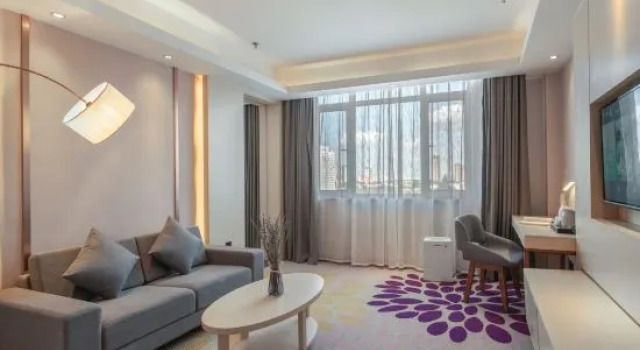 Люкс Deluxe Lifeng Hotel (Pingliang Sports Park Baota Square Branch)