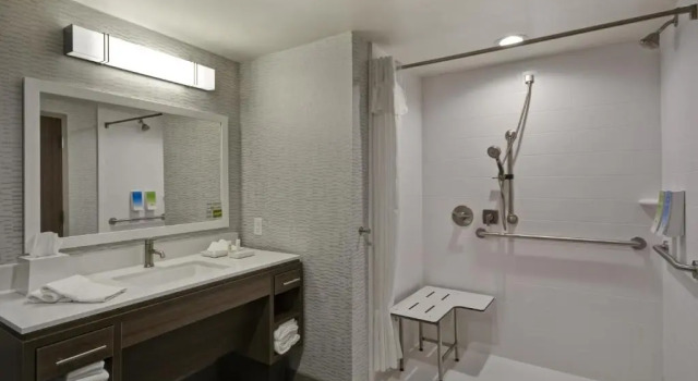 Четырёхместная студия Home2 Suites By Hilton Dayton South