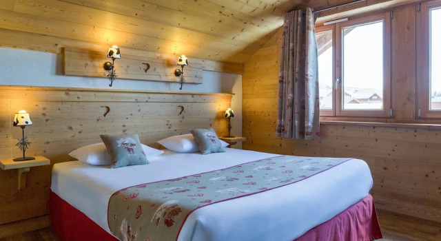 Четырёхместный номер Standard с балконом Chalet-Hôtel Le Beausoleil, The Originals Relais (Hotel-Chalet de Tradition)