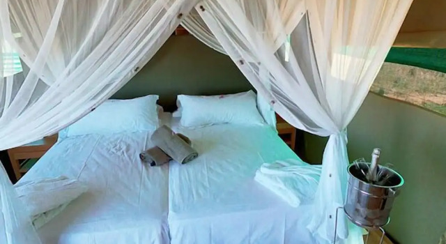 Intu Africa Suricate Tented Kalahari Lodge, Prenota Hotel Kalahari Desert Namibia