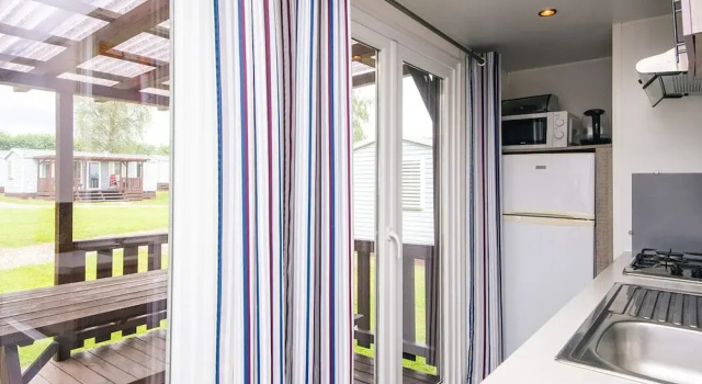 4 Person Holiday Park Home in Jelling, Buchen Sie Hotel Jelling Syddanmark, in der Nähe von Runensteine von Jelling