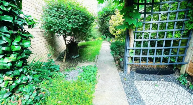 Коттедж Booker Avenue House - Stunning 4-bed with garden and parking