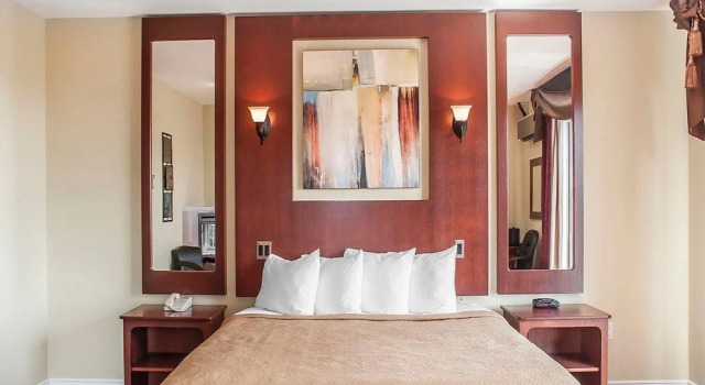 Двухместный номер Standard с балконом и с видом на реку Quality Hotel Fallsview Cascade
