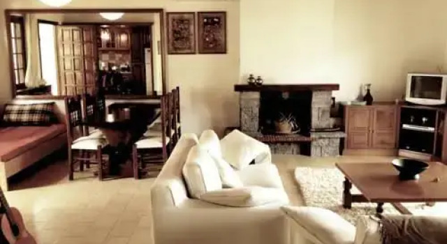 The Garden House, Book Hotel Volos 