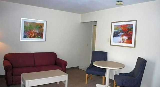 Апартаменты с видом на озеро Clinton Inn & Suites