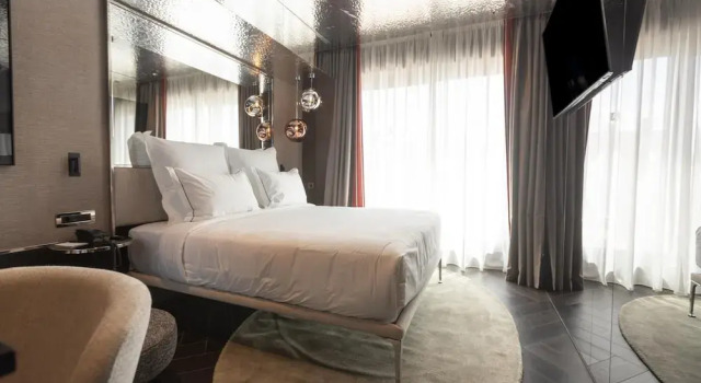 Двухместный люкс с балконом Adia Aluma Athens, Curio Collection By Hilton