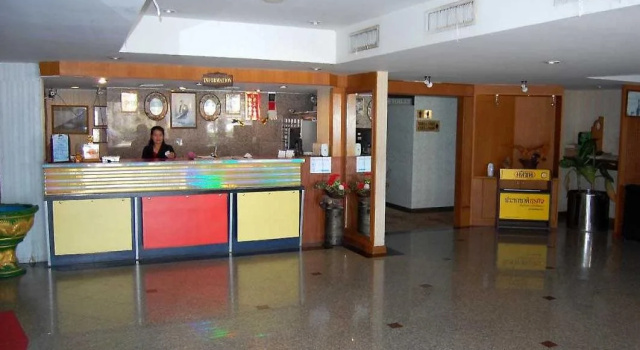 Udon Airport Hotel, Varaa Hotelli Hotellit North-Eastern Thailand pysäköinnillä, Pysäköinti