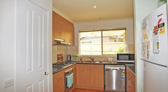 Serrell by the Sea, Book Hotel Inverloch 