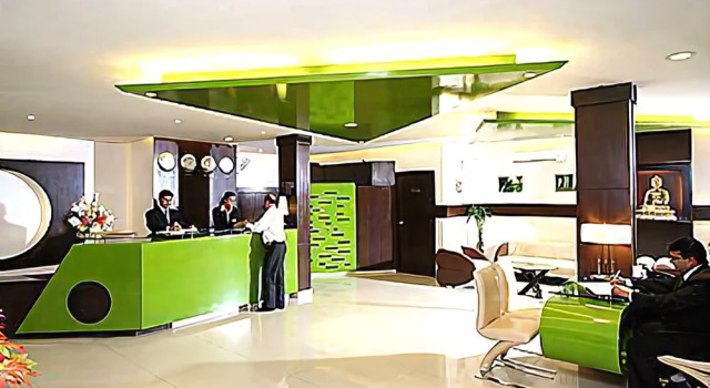Hotel Gautam Deluxe, Забронировать Отель Отели Нью-Дели с парковкой, рядом с Delhi Sarai Rohilla Railway Station, Парковка