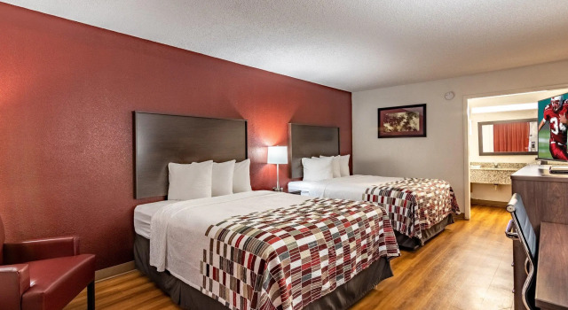 Четырёхместный номер Deluxe Red Roof Inn Forsyth