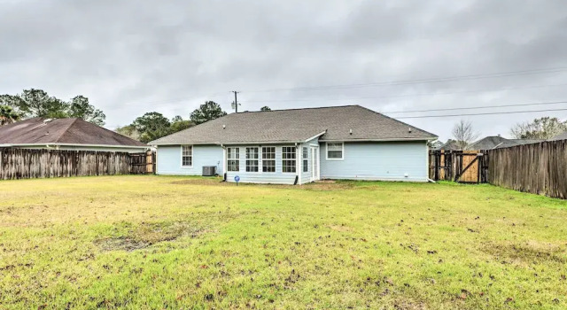 Ocean Springs Home w/ Sunroom ~ 5 Mi to Beach, Забронировать Отель Оушен-Спрингс Миссисипи - побережье