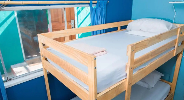 Кровать в общем номере (женский номер) ITH San Diego Beach Bungalow Surf Hostel
