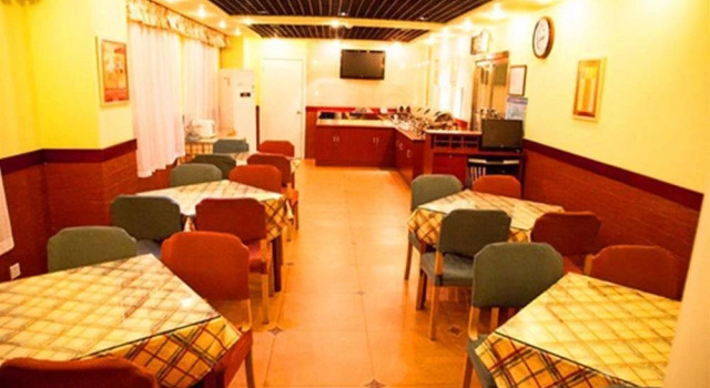 Home Inn Hohhot Xinhua Square Wenhuagong Street, Rezerwuj Hotel Hotele w Huimin z parkingiem, Parking