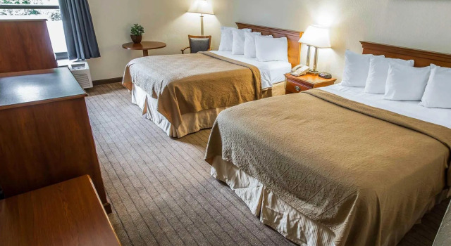 Четырёхместный номер Standard Quality Inn Rogersville