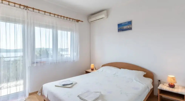 Апартаменты Charming Trogir Apartments with Balcony