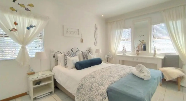 Вилла Villa Mintos - 4 bed 3 bath, Pool, 750m to Robberg 5 Beach