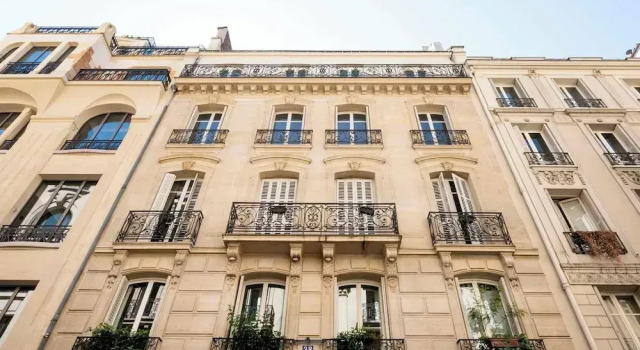 Superb AC- 2bdr Apartement Montaigne/arc de Triomphe, Забронировать Апартаменты/квартира Отели Парижа с парковкой, рядом с Свято-Троицкий собор и Русский православный духовно-культурный центр, Парковка