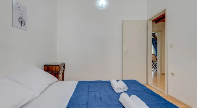Spacious apartment Zvone with 3 balconies and parking, Prenota Appartamento Splitska 
