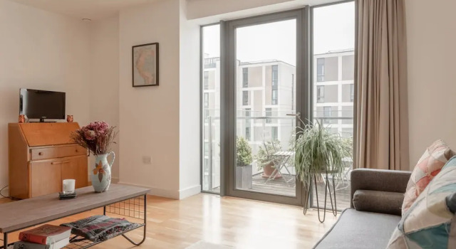 Stylish 2 Bedroom Flat With Balcony, Забронировать Отель Отели Лондона 3 звезды, рядом с Стратфорд, 3*