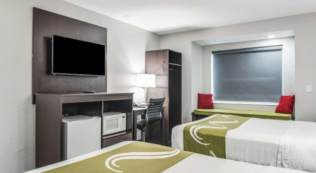 Четырёхместный номер Standard Quality Inn Owatonna near Medical Center