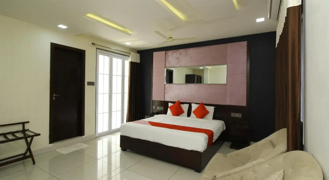 OYO 27022 Akshaya, Rezerwuj Hotel Karimnagar Telangana