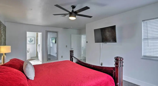 Коттедж Marco Island Home w/ Pool Near Tigertail Beach!