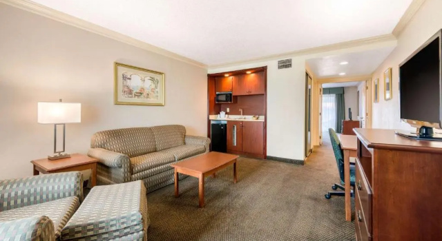 Люкс Quality Inn & Suites Tarpon Springs South