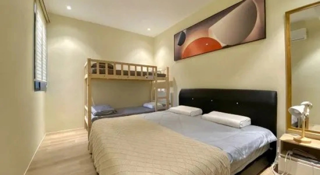 Кровать в общем номере с 6 комнатами Armadale Residence 10 to 20 Pax-Galacity Airport-Free Parking