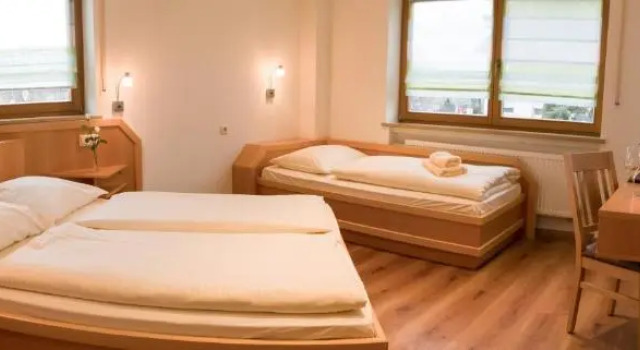 Трёхместный номер Standard Hotel Schwarzes Ross