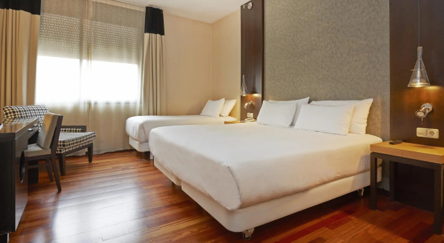 Трёхместный номер Standard NH Barcelona Eixample