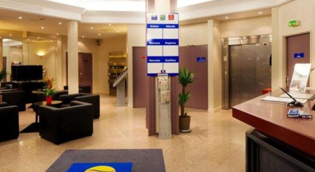 Кровать в общем номере Comfort Hotel Toulouse Sud