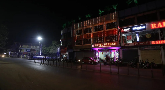 OYO 28631 Hotel Parbati International, Rezerwuj Hotel Asansol West Bengal